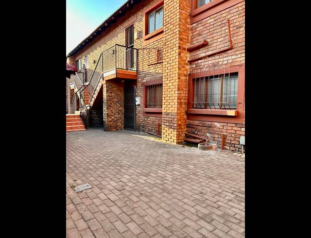 3 BEDROOM APARTMENT FOR SALE IN EDLEEN